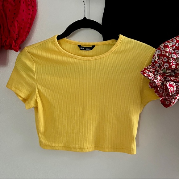 Bundle of SHEIN crop tops - XS or S - Picture 3 of 13